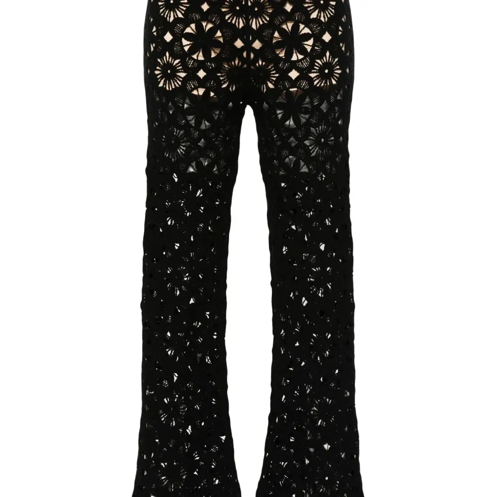 Расклешенные брюки в технике кроше