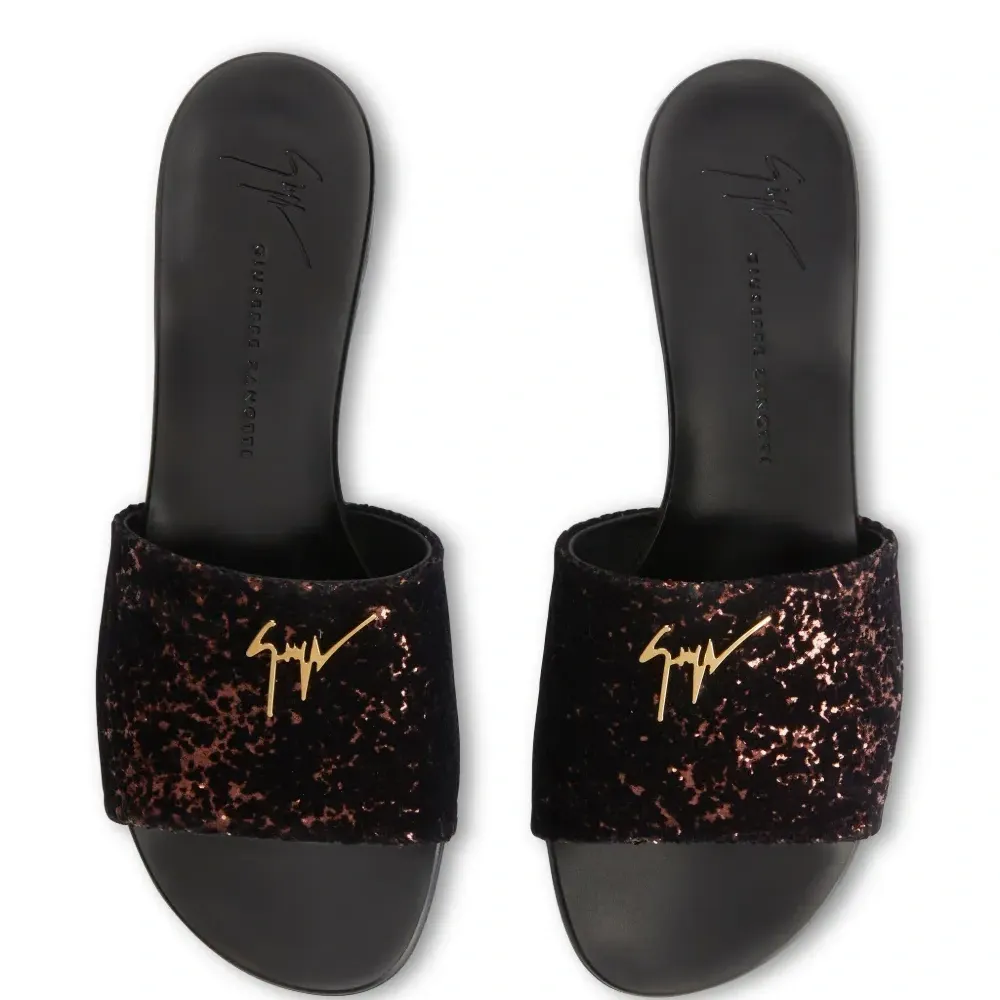 Шлепанцы Shirley Шлепанцы Shirley