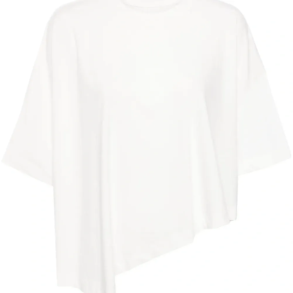 Футболка асимметричного кроя