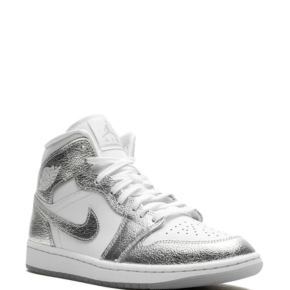 Кроссовки Air Jordan 1 Mid SE Metallic Silver Кроссовки Air Jordan 1 Mid SE Metallic Silver