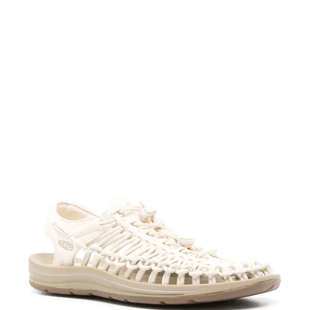 Сандалии Uneek с тисненым логотипом