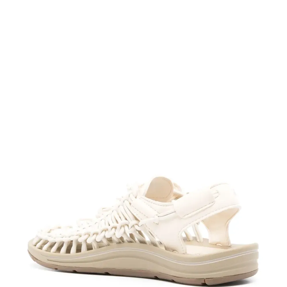 Сандалии Uneek с тисненым логотипом