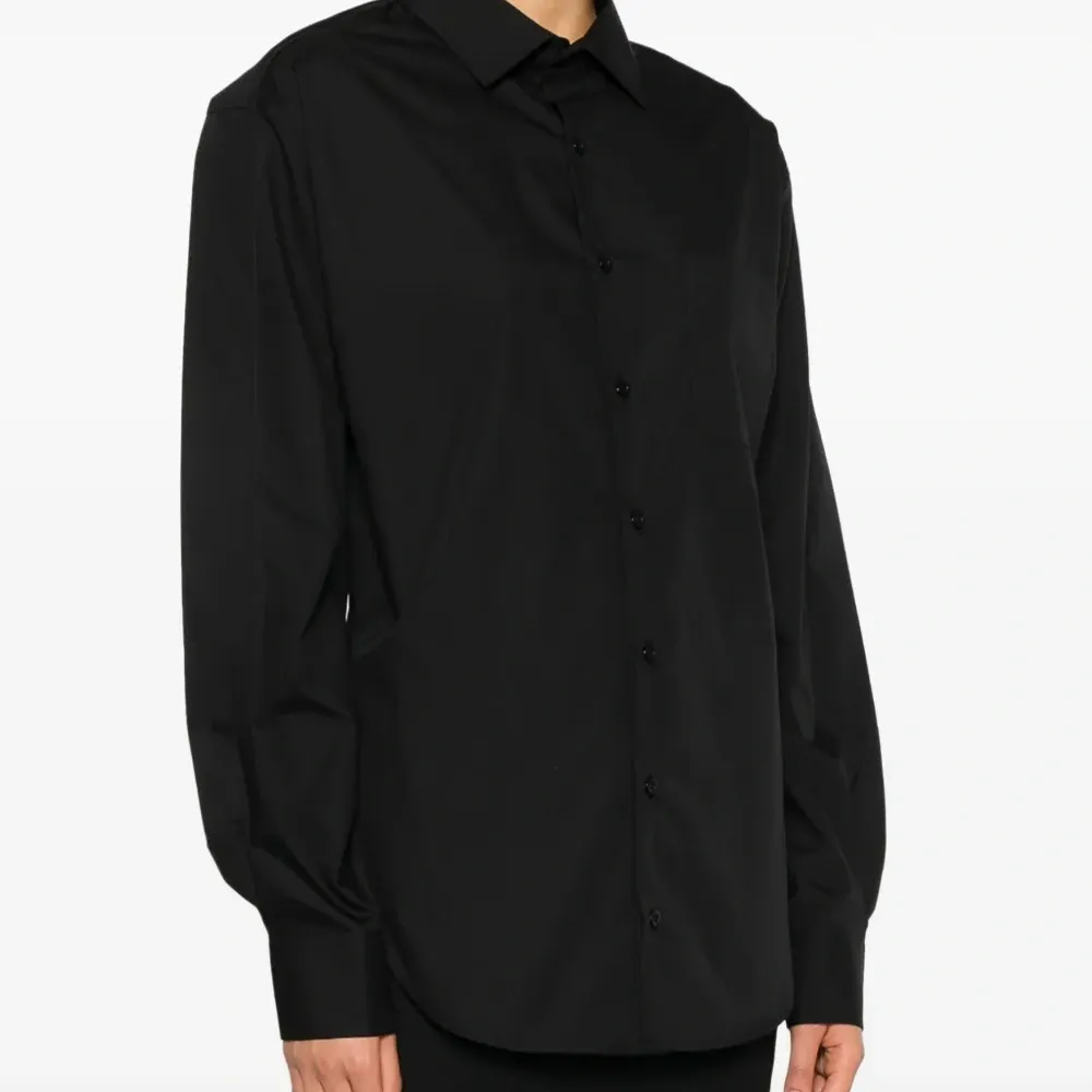 Поплиновая рубашка асимметричного кроя