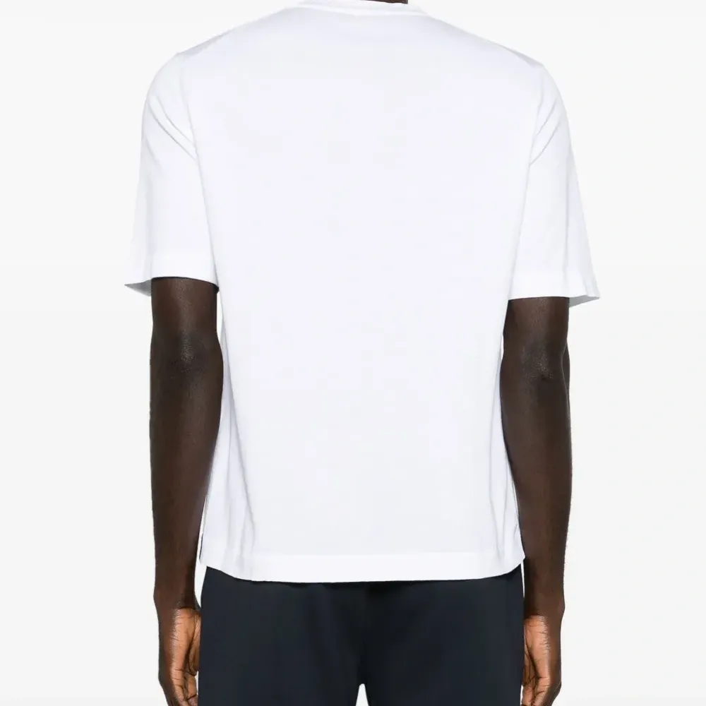 Футболка с круглым вырезом