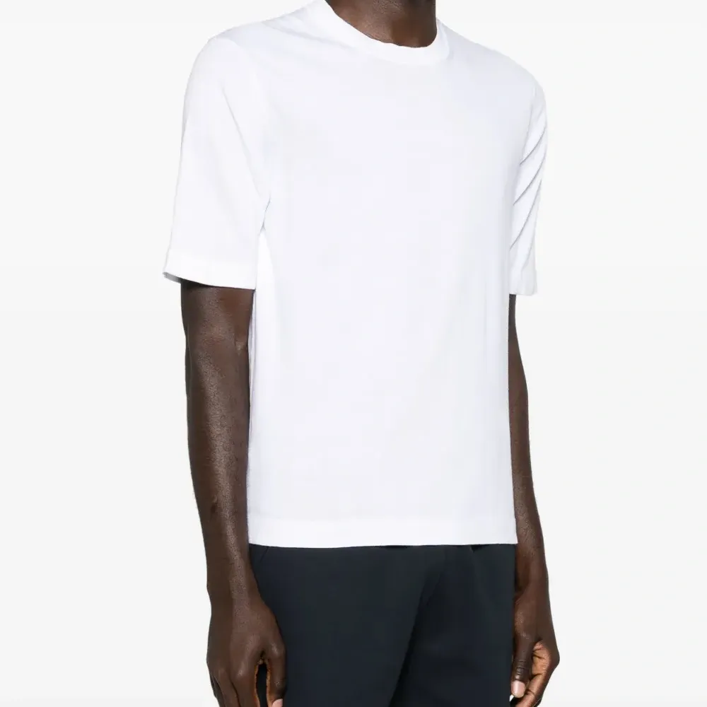 Футболка с круглым вырезом