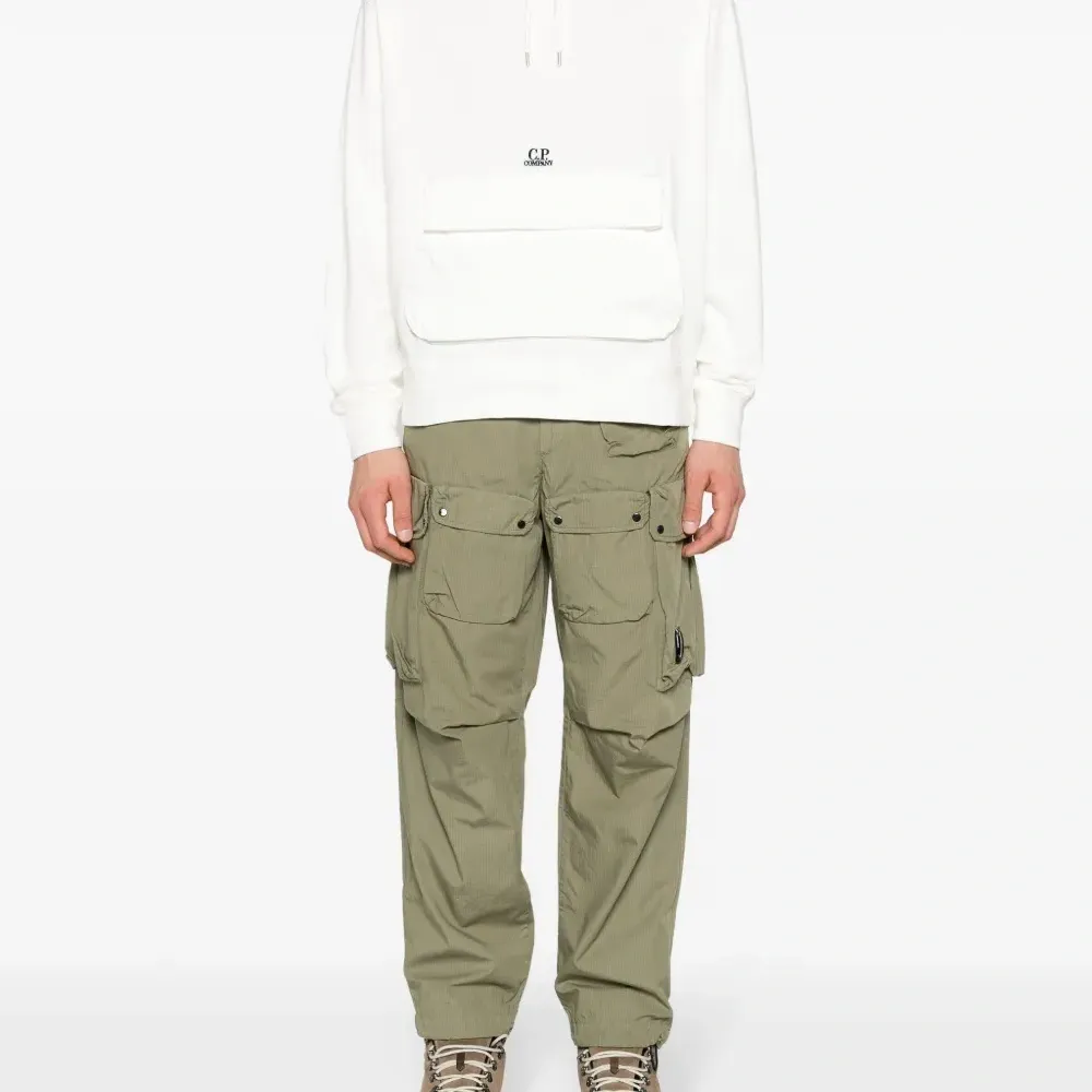 Худи с вышитым логотипом