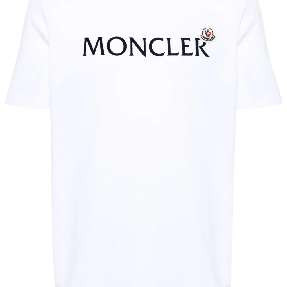 Футболка с фактурным логотипом