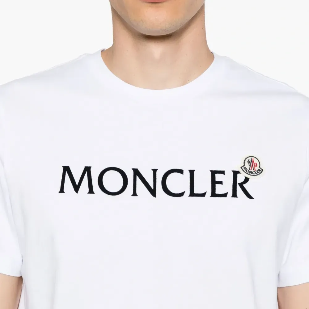 Футболка с фактурным логотипом Футболка с фактурным логотипом