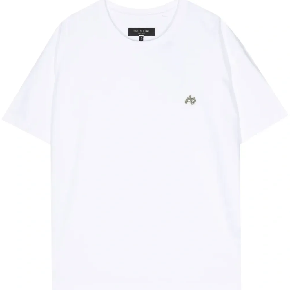 Футболка с аппликацией