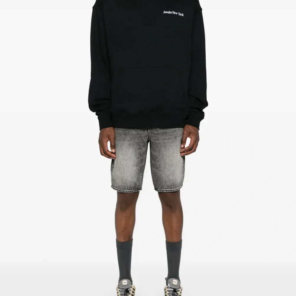 Худи с вышитым логотипом