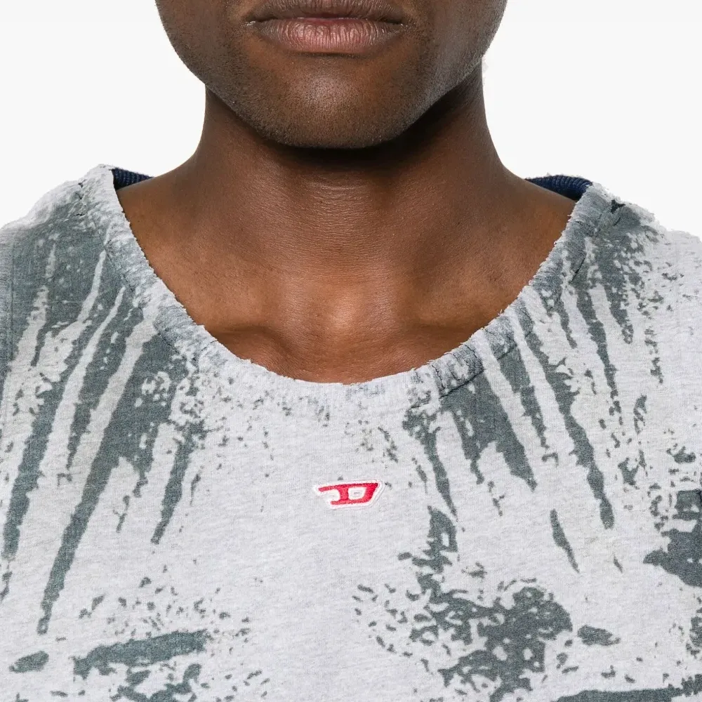 Топ с вышитым логотипом