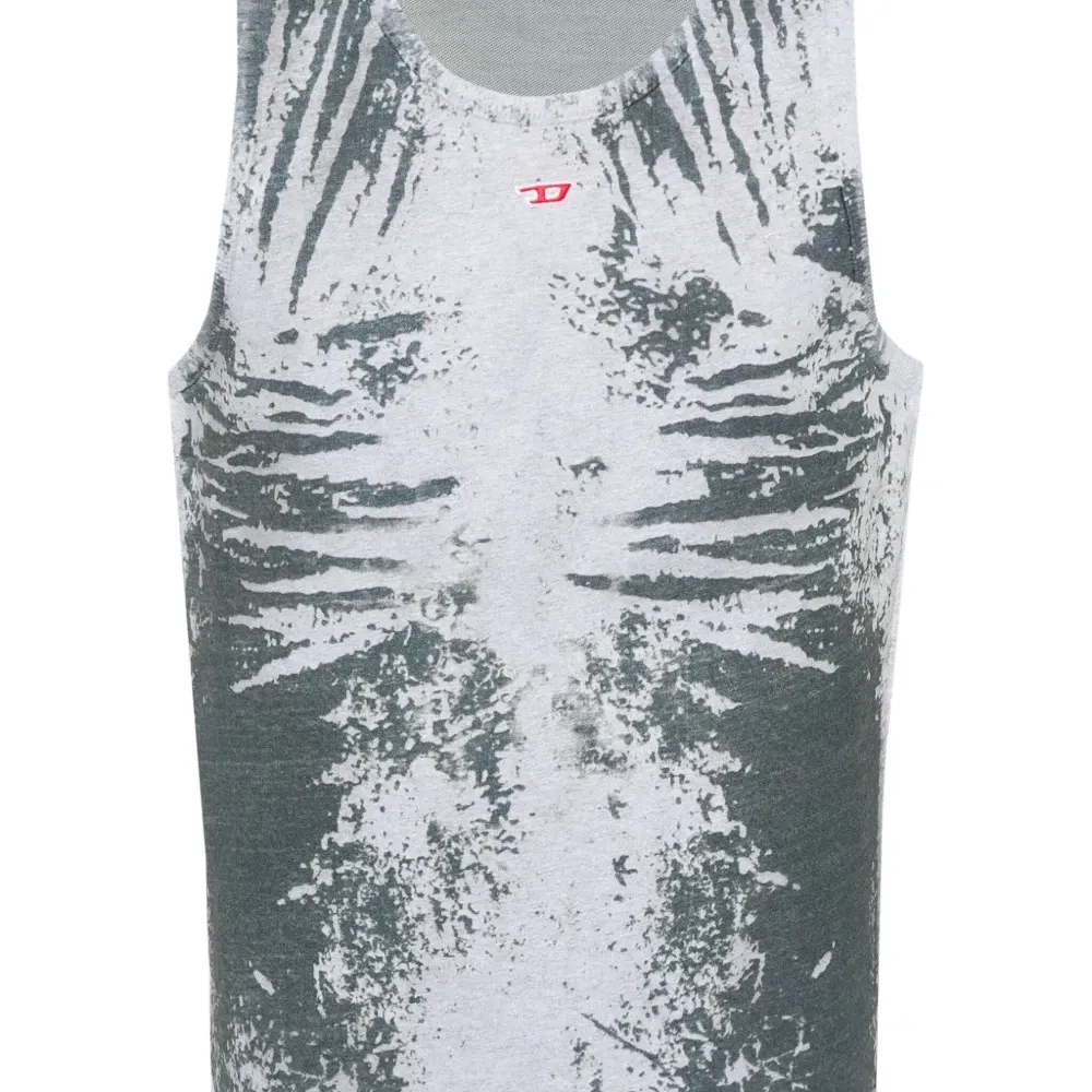 Топ с вышитым логотипом