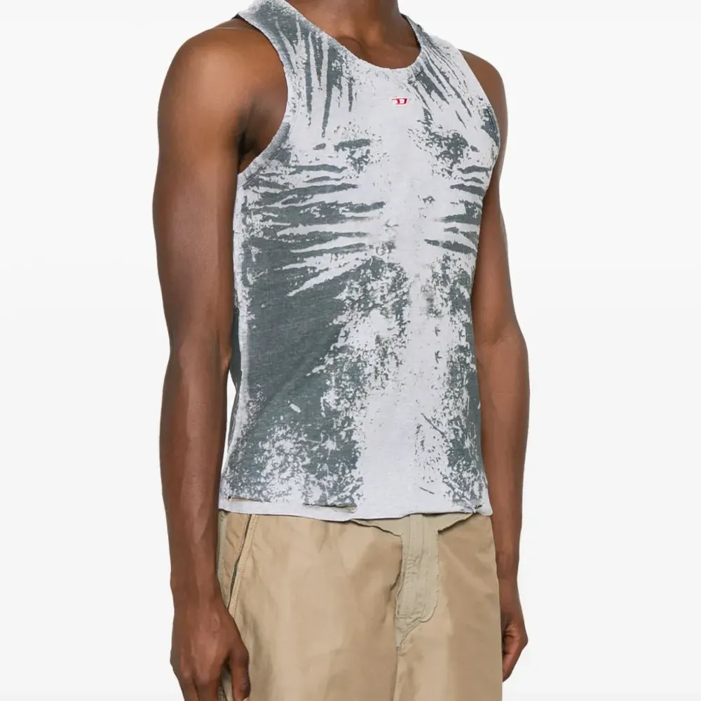 Топ с вышитым логотипом