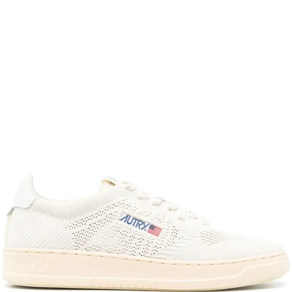 Кроссовки Easeknit на шнуровке