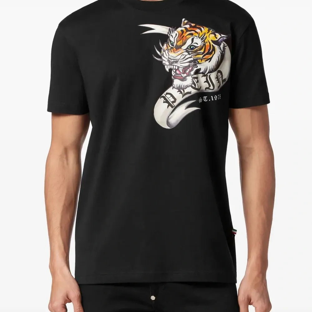 Футболка с графичным принтом Футболка с графичным принтом