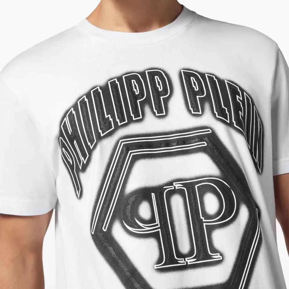 Футболка с логотипом