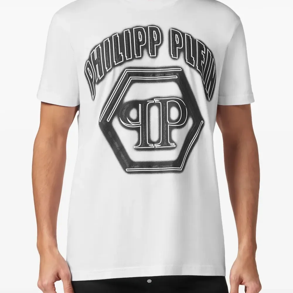 Футболка с логотипом