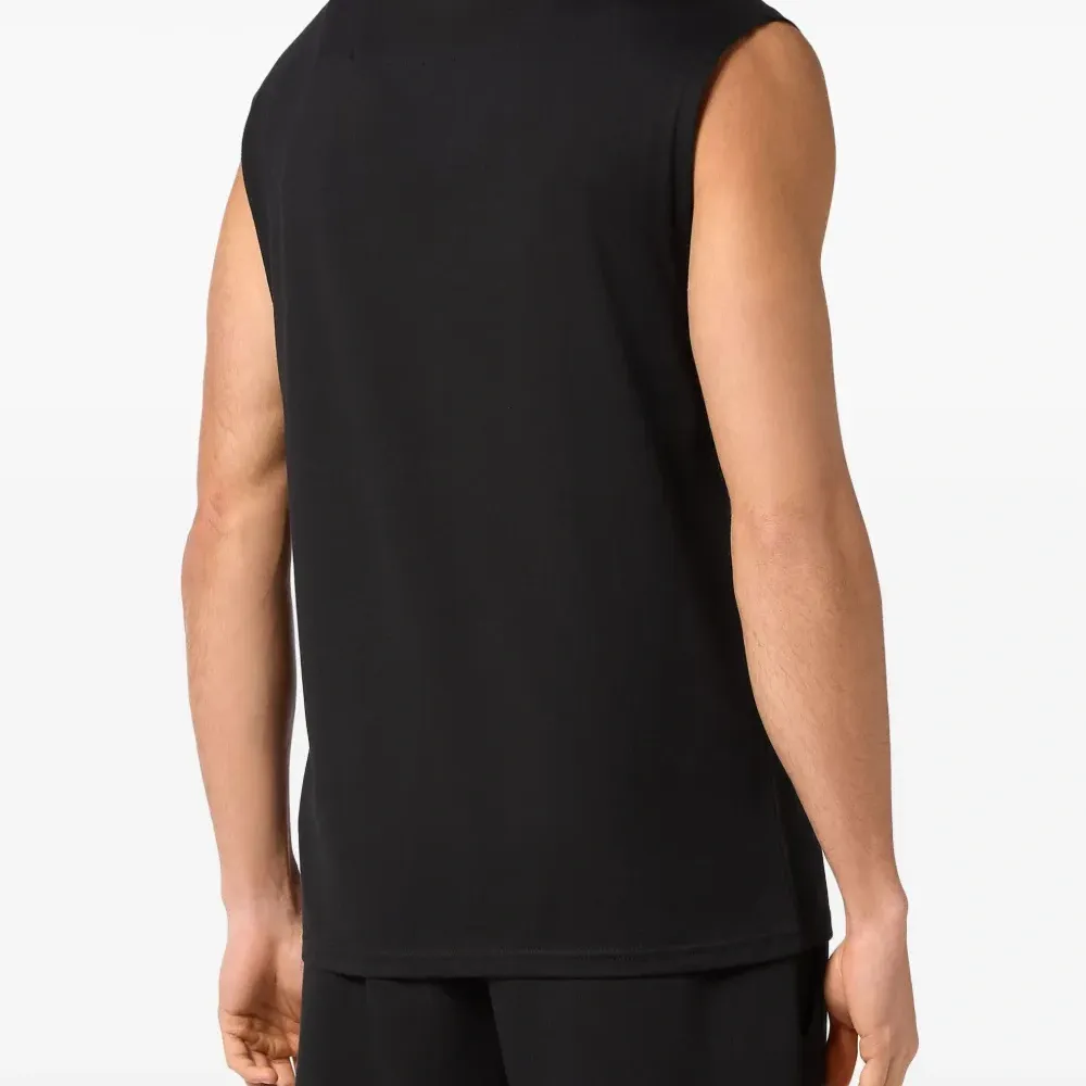 Топ с круглым вырезом и логотипом