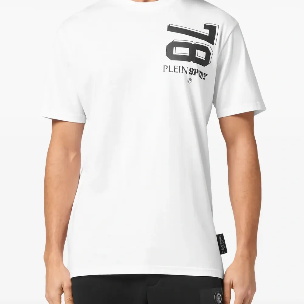 Футболка с логотипом