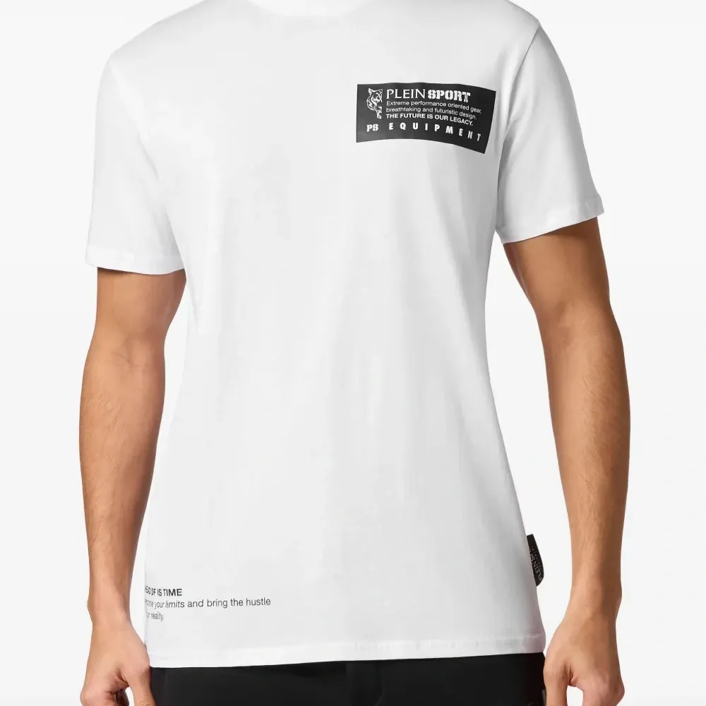 Футболка с логотипом