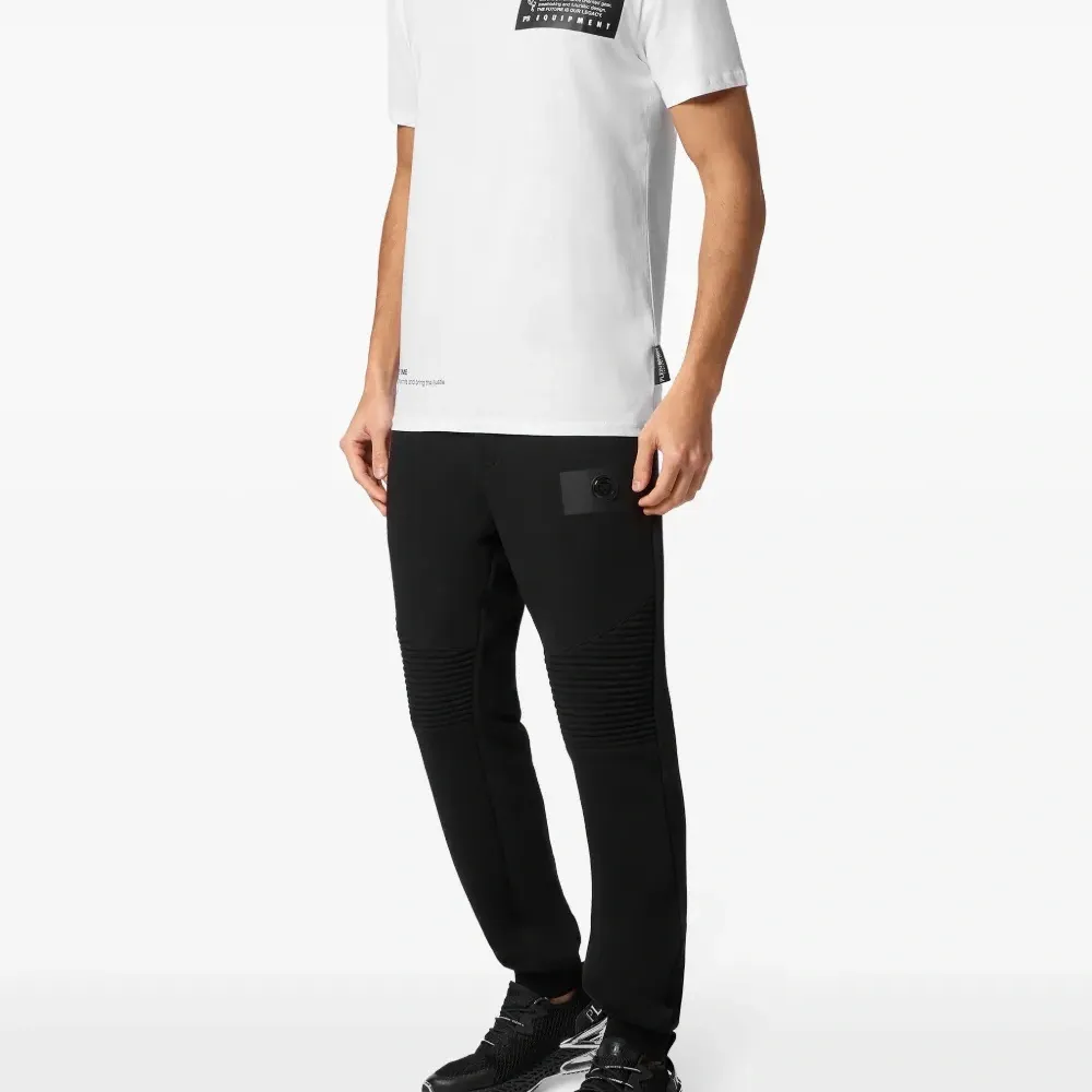 Футболка с логотипом