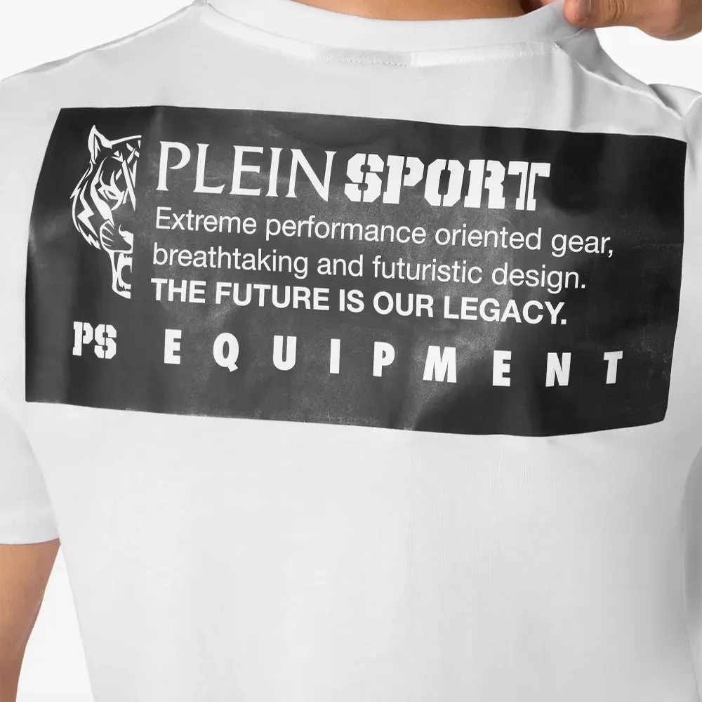 Футболка с логотипом