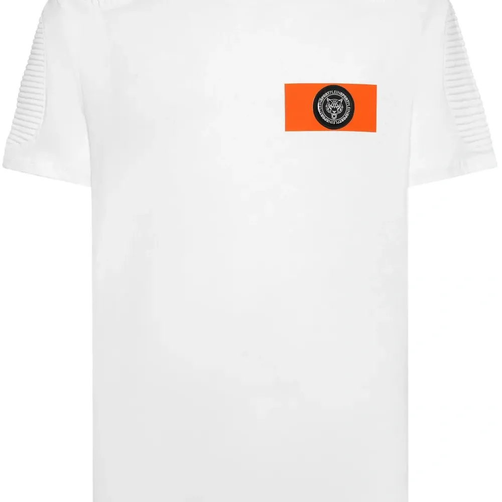 Футболка с нашивкой-логотипом