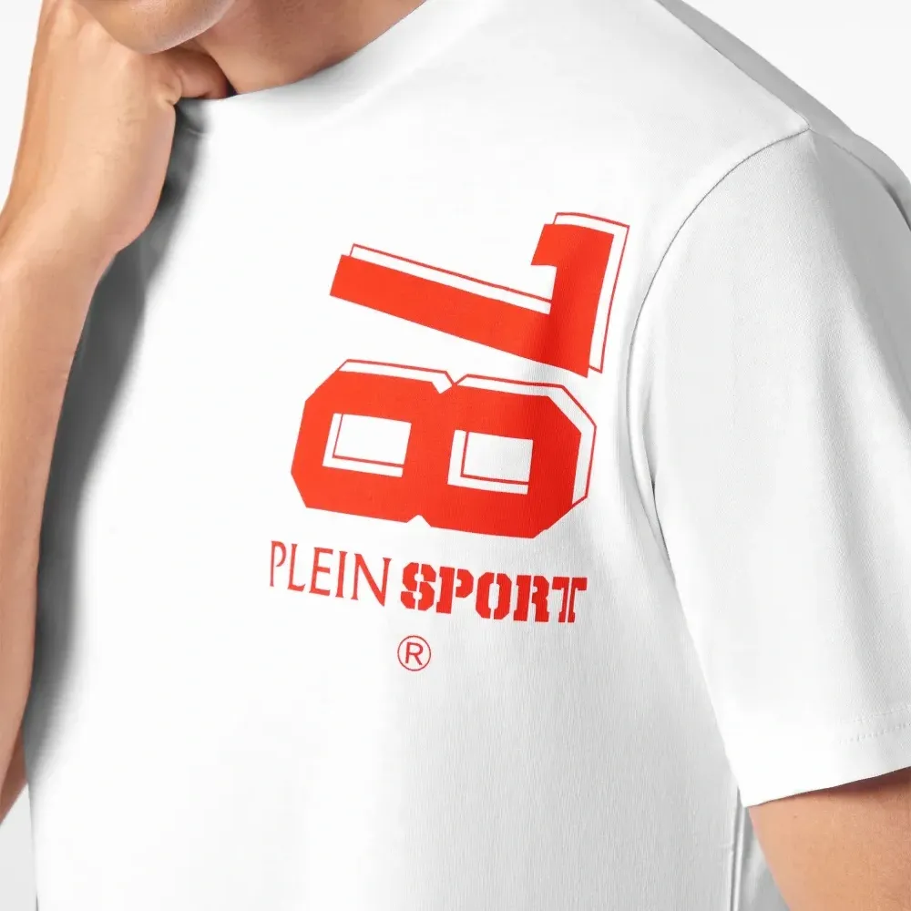 футболка с логотипом