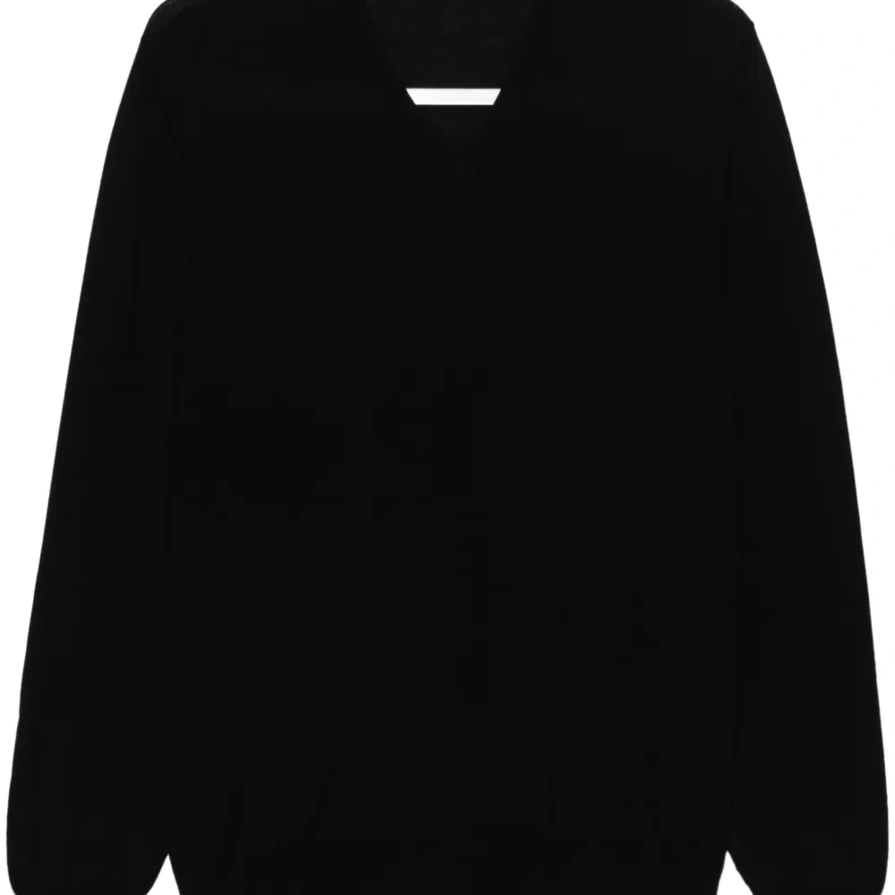 Свитер с V-образным вырезом