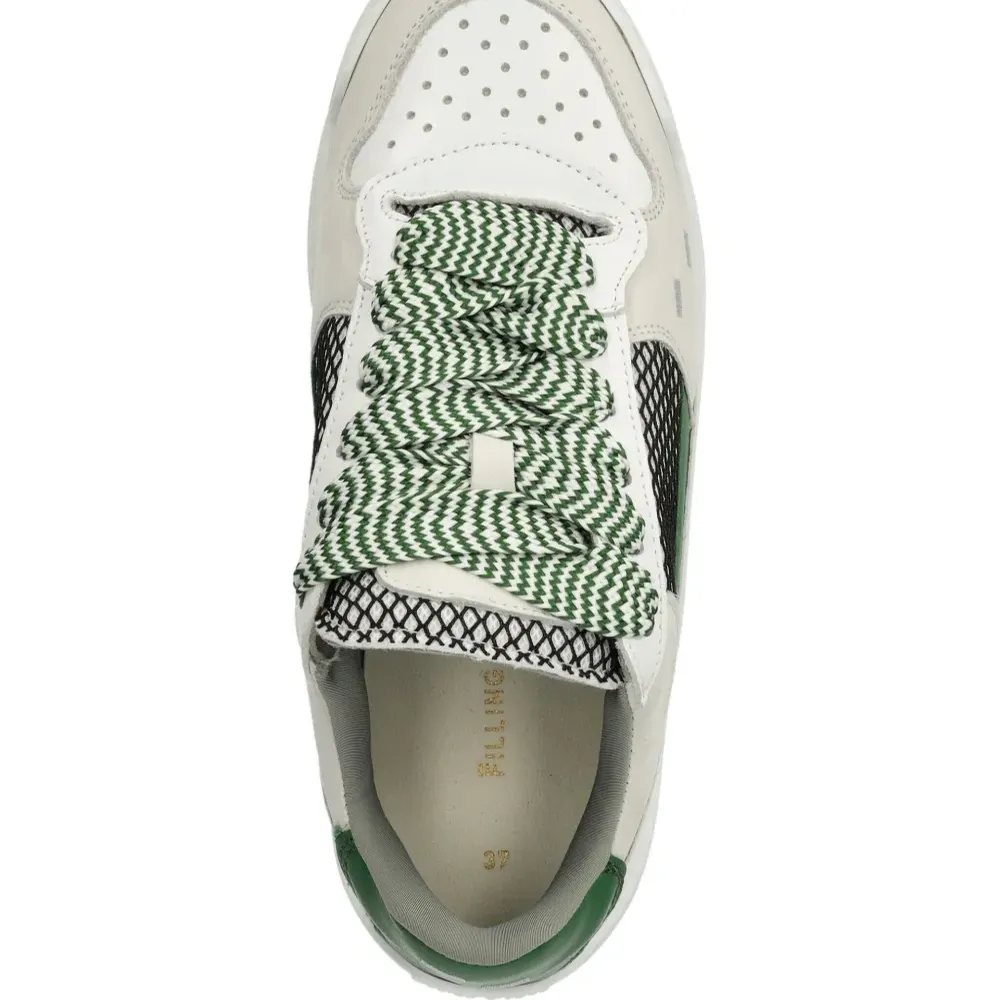 Кроссовки с перфорацией