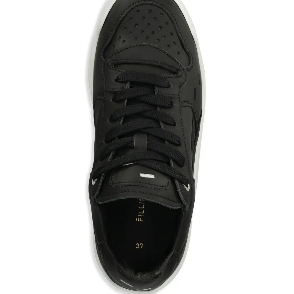 Кроссовки с перфорацией