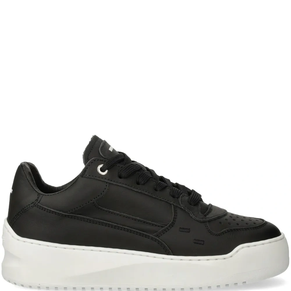 Кроссовки с перфорацией