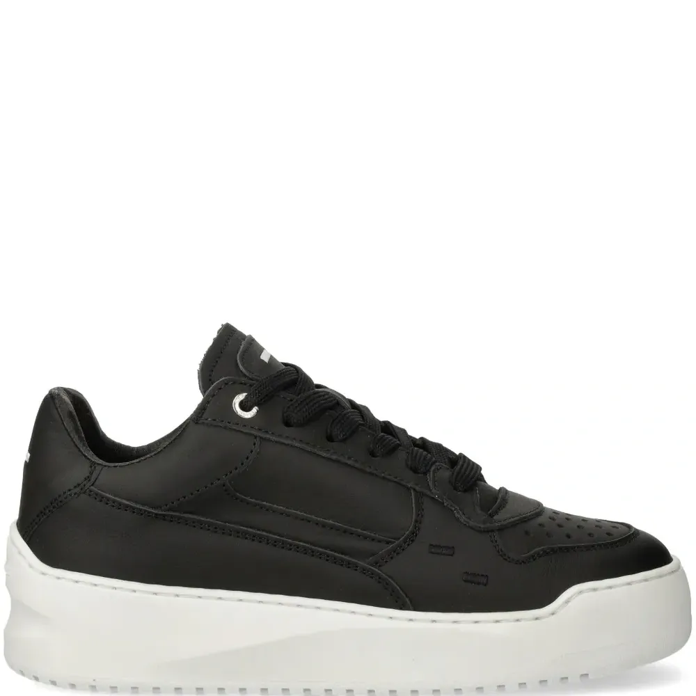 Кроссовки с перфорацией