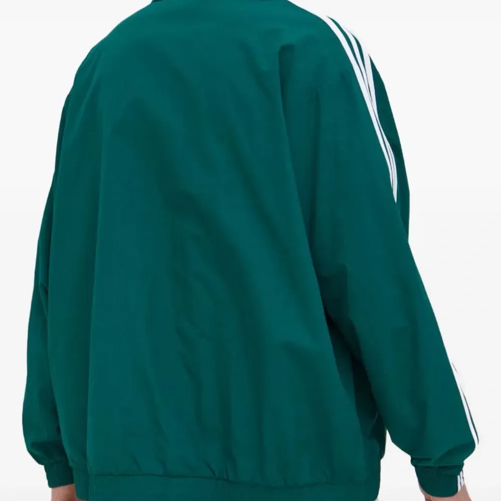 Куртка на молнии с полосками Куртка на молнии с полосками