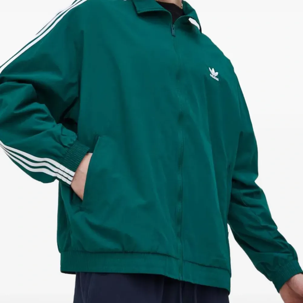 Куртка на молнии с полосками Куртка на молнии с полосками