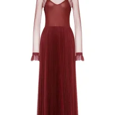 Платье с длинными рукавами и складками