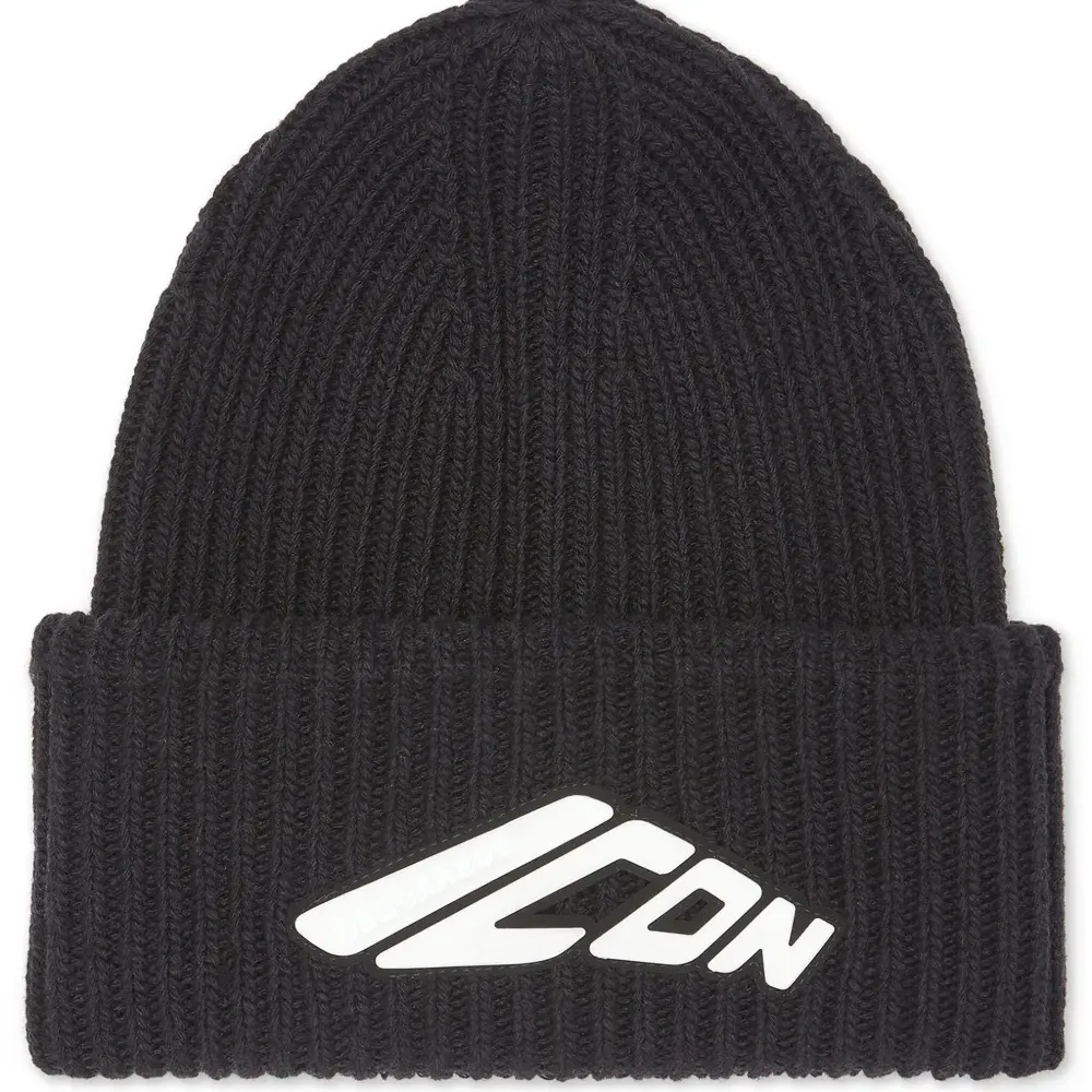 Шапка бини с аппликацией Icon