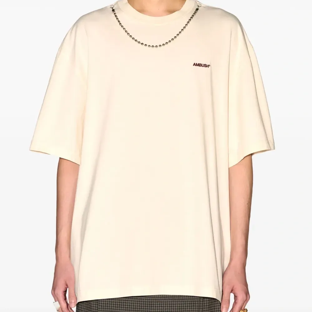 Футболка с цепочкой