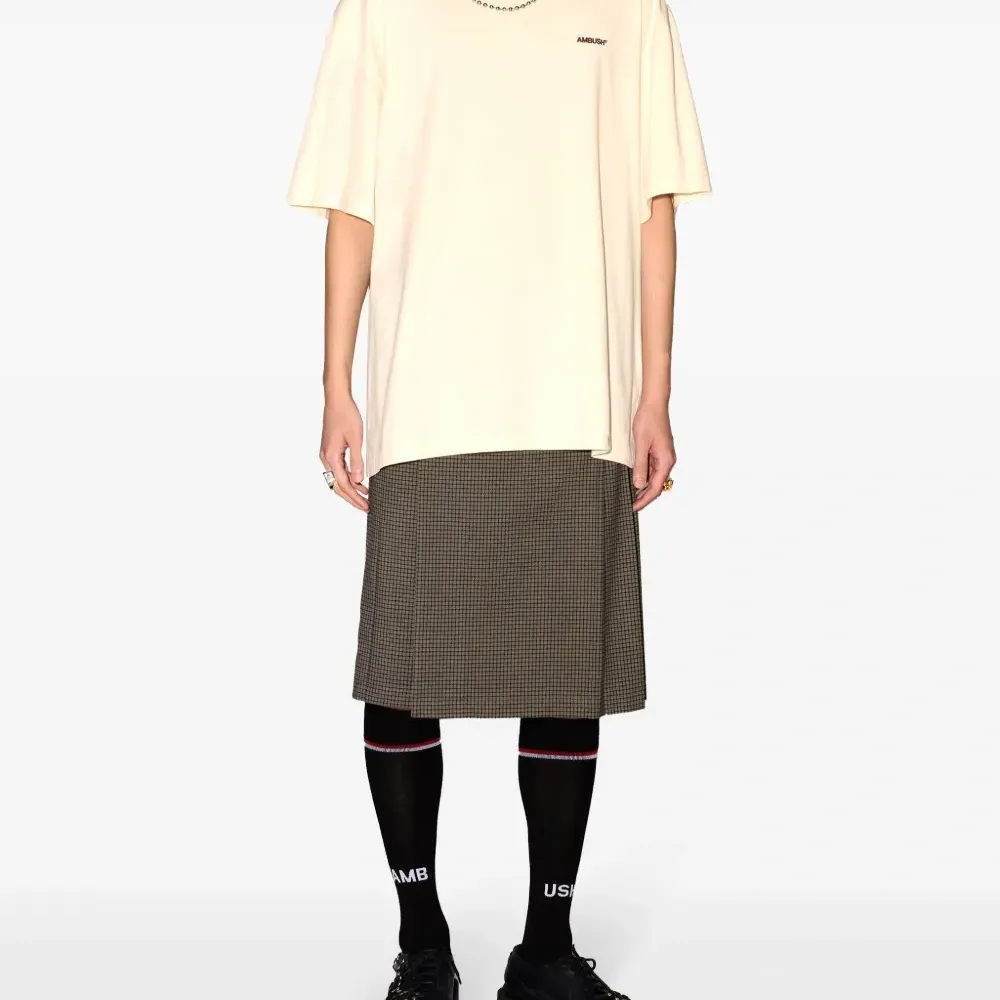 Футболка с цепочкой