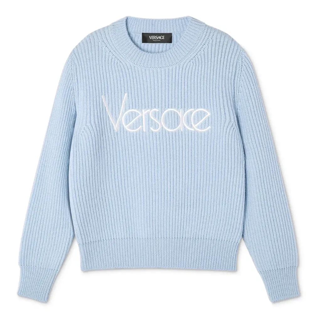 джемпер в рубчик с вышитым логотипом