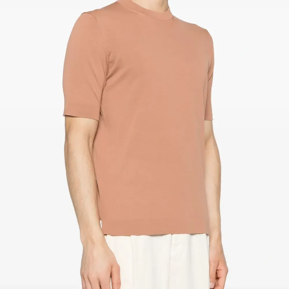 Футболка с круглым вырезом