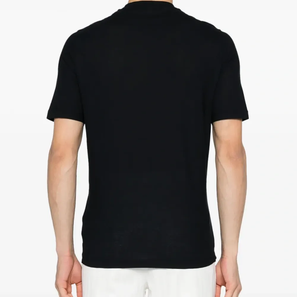 Футболка с круглым вырезом