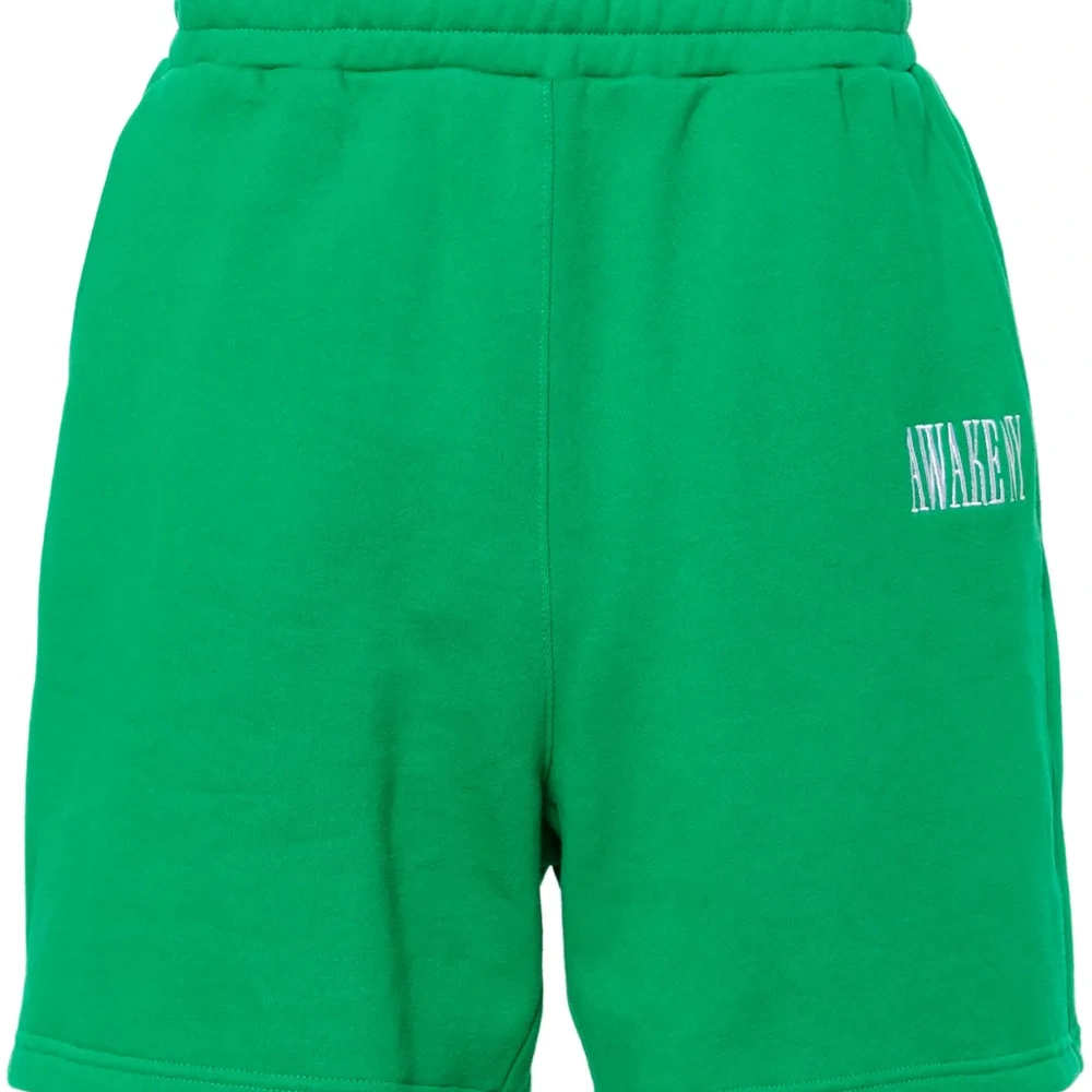 Спортивные шорты с нашивкой-логотипом