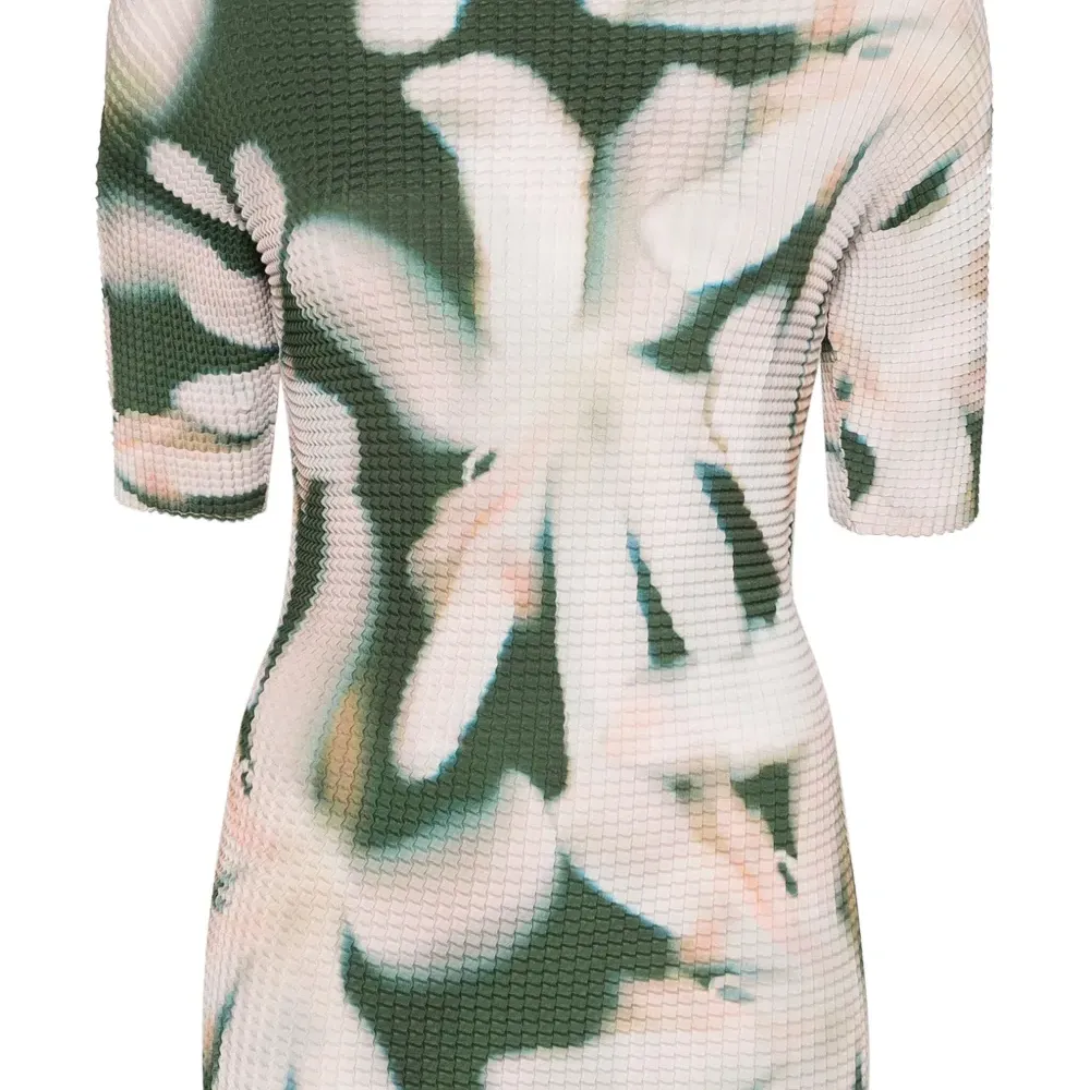 Плиссированная футболка с цветочным принтом