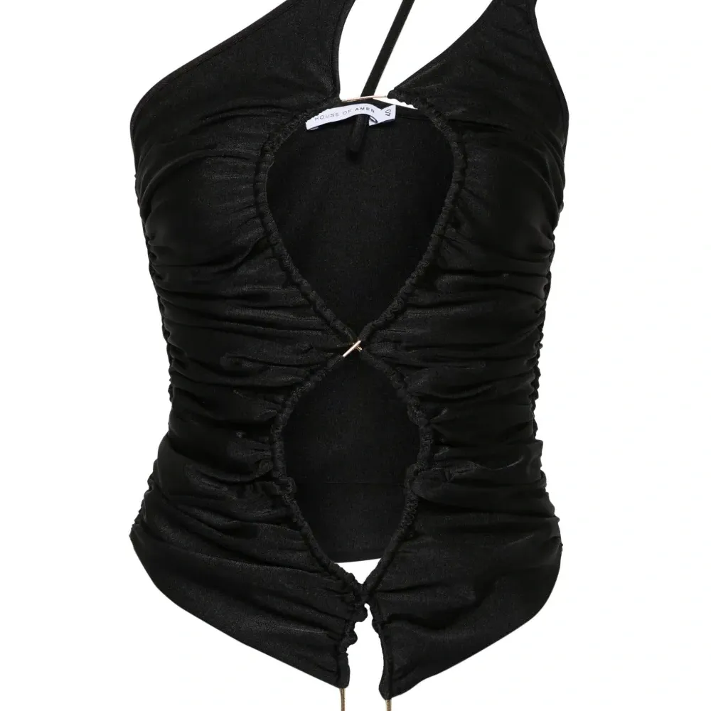 Топ асимметричного кроя с вырезами