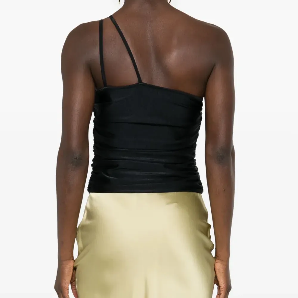 Топ асимметричного кроя с вырезами