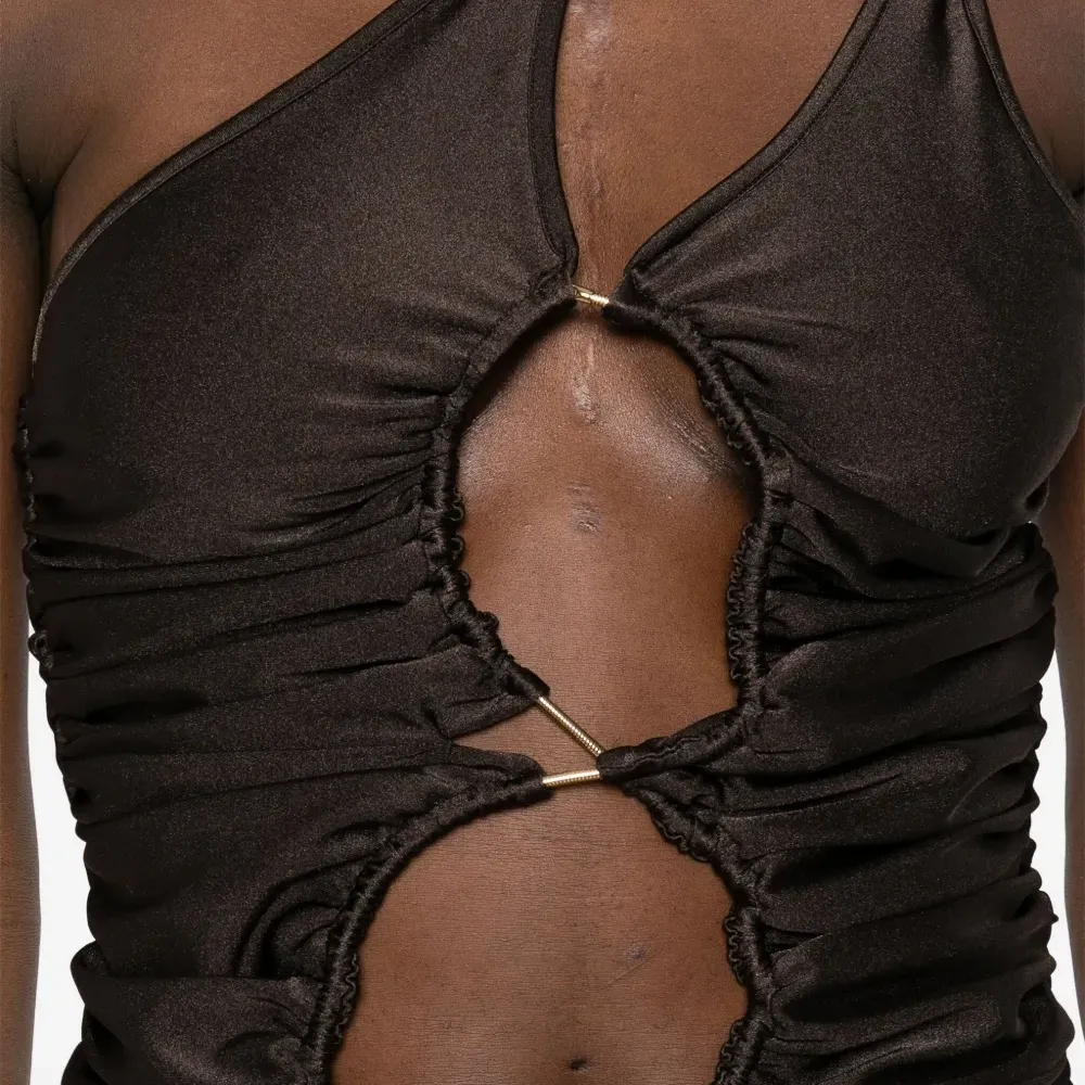 Топ асимметричного кроя с вырезами