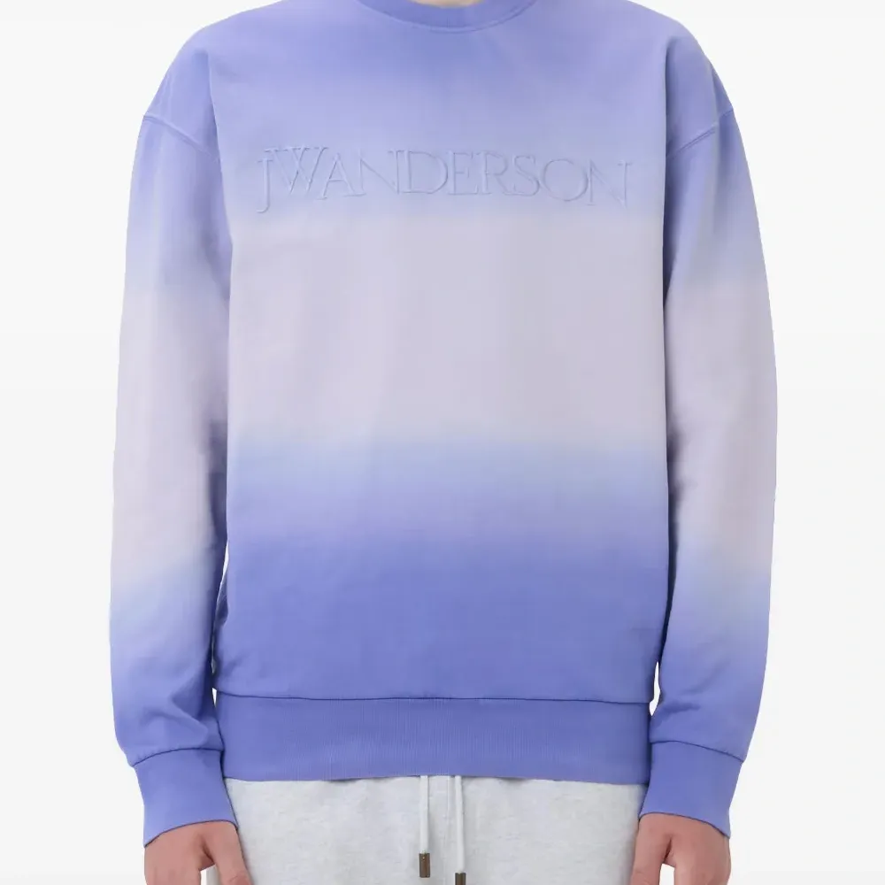 Толстовка с градиентом и вышитым логотипом