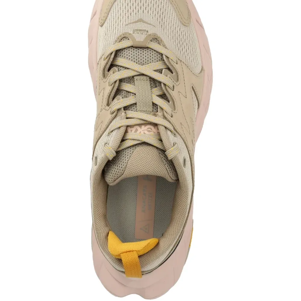 Кроссовки на шнуровке