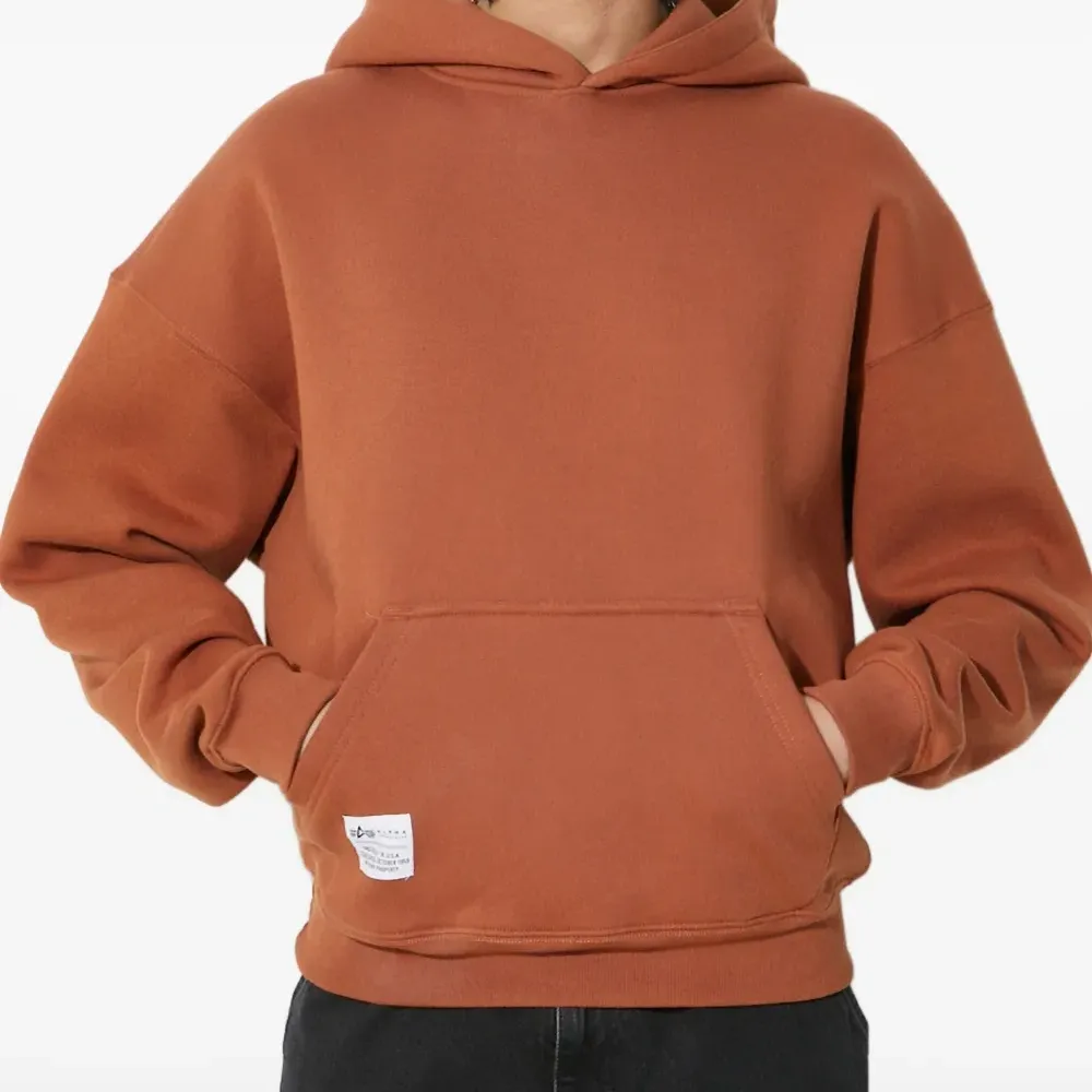 Худи с логотипом и карманом-кенгуру